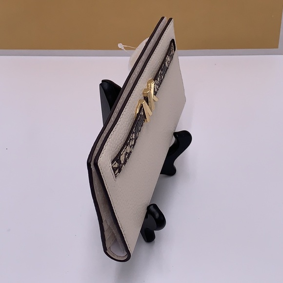 Michael Kors Reed Large
Snap Bifold Wallet Nat / Light Cream Color - Picture 4 of 11
